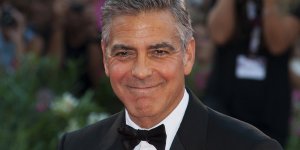 George Clooney toujours aussi canon à 61 ans : à quoi ressemble-t-il aujourd'hui ?