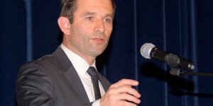 Benoît Hamon : les internautes s'amusent avec le nom de son parti baptisé... "Elpis"