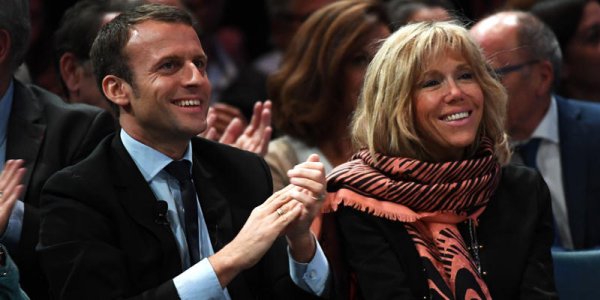 Brigitte et Emmanuel Macron surpris en plein "câlin" : la photo complice du couple présidentiel