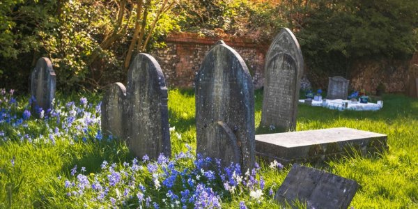 Obsèques : les 5 astuces pour réduire ses frais 