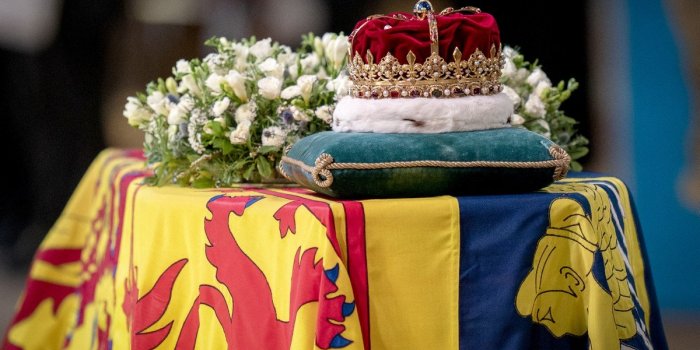Obs&egrave;ques d'Elizabeth II : que sait-son sur son cercueil fabriqu&eacute; il y a 30 ans ?