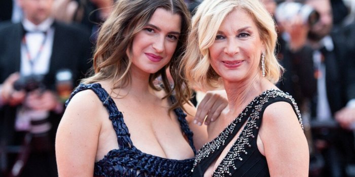 Mich&egrave;le Laroque et sa fille Oriane Deschamps enflamment le tapis rouge de Cannes