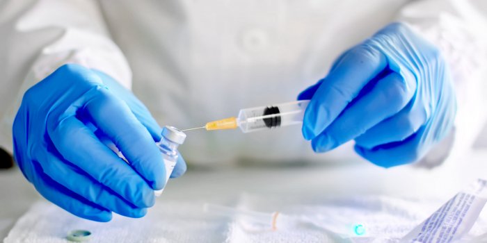Pourquoi le PDG de Pfizer n'a-t-il pas prévu de se faire vacciner tout de suite ?
