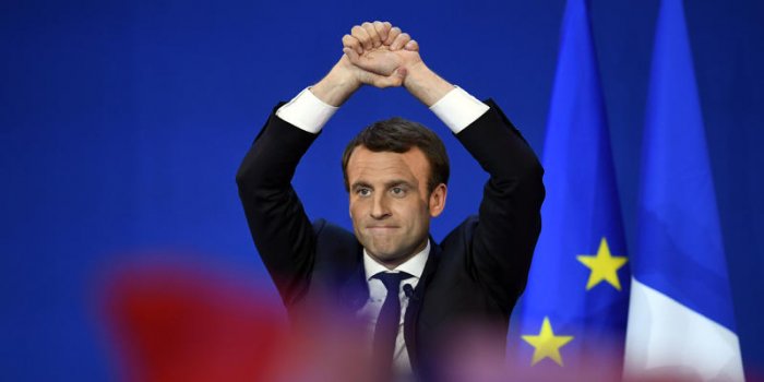 VIDEO Emmanuel Macron : qui étaient les trois femmes avec lui au balcon ? 