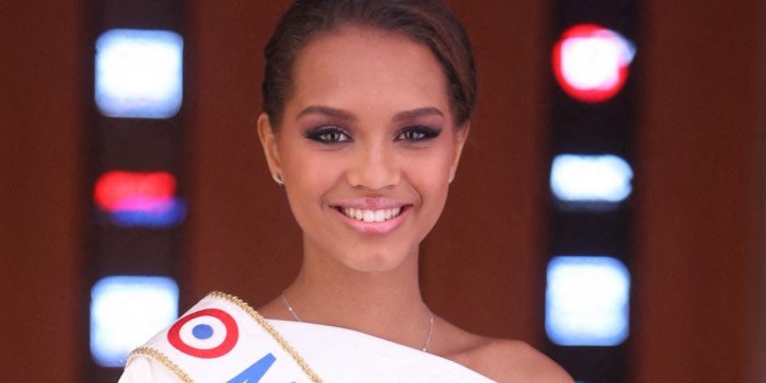 Indira Ampiot (Miss France 2023) : ce qu'elle a dit à Agathe Cauet avant son sacre