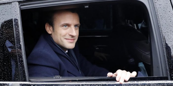 Emmanuel Macron : sa veste en cuir très critiquée a coûté...