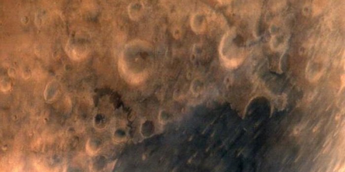 Espace : à peine en orbite, une sonde indienne envoie ses premiers clichés de Mars