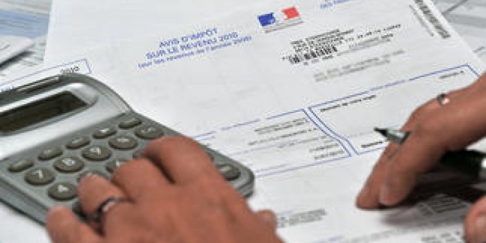 Pour réduire le déficit et les impôts, les Français sont prêts à sacrifier les fonctionnaires