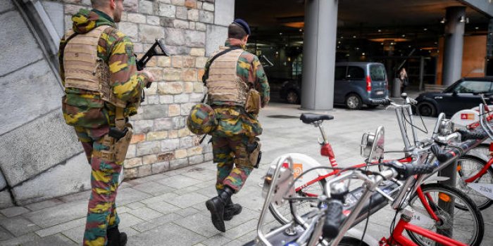 Attentats : la Belgique en alerte maximale, une "menace imminente" à Bruxelles
