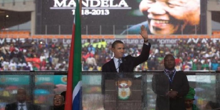 Le faux interprète des funérailles de Mandela embauché pour une pub