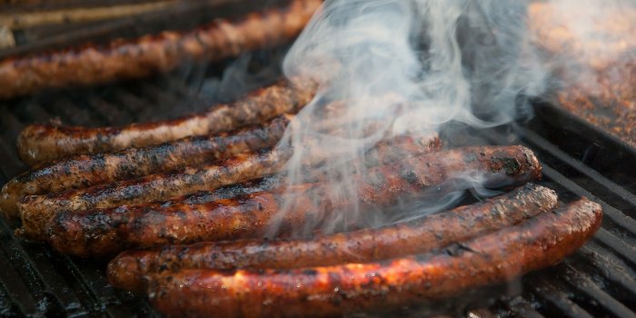 Barbecue : pourquoi il ne faut pas piquer les saucisses