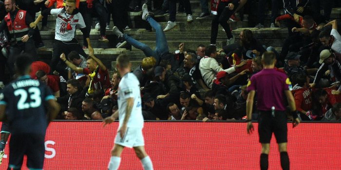 Amiens : 29 supporters blessés après l'effondrement d'une tribune pendant un match