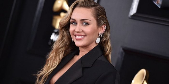 Miley Cyrus topless sur la toile : d&eacute;couvrez les photos sexy de la star am&eacute;ricaine
