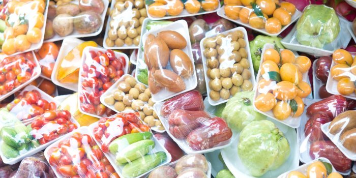 Supermarch&eacute;s : ces fruits et l&eacute;gumes qui ne seront plus vendus sous plastique