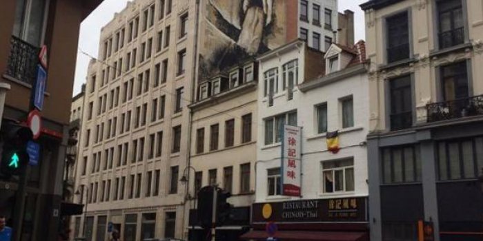 Belgique : des fresques &quot;ol&eacute;-ol&eacute;&quot; sur les murs choquent les passants