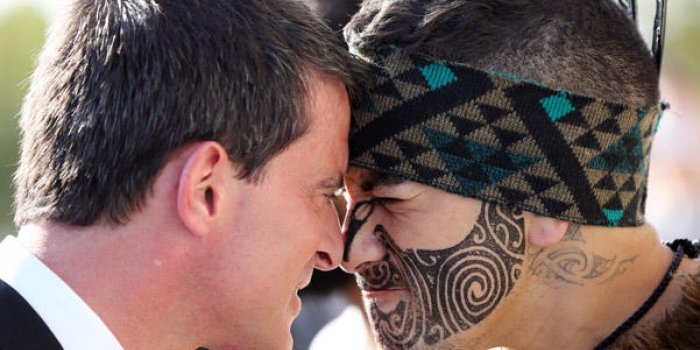 Manuel Valls en Nouvelle-Cal&eacute;donie : les images insolites de son voyage