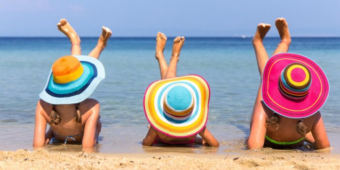 Réformes de l’été : ce que va lancer Macron pendant que vous serez à la plage