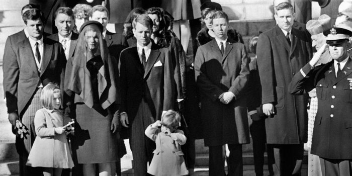 Clan Kennedy : qui sont les membres de cette famille victime d'une mal&eacute;diction ?