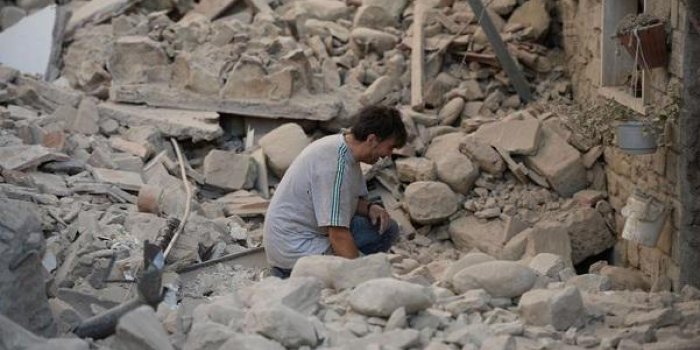 Italie : les images du terrible s&eacute;isme qui a fait au moins 291 morts