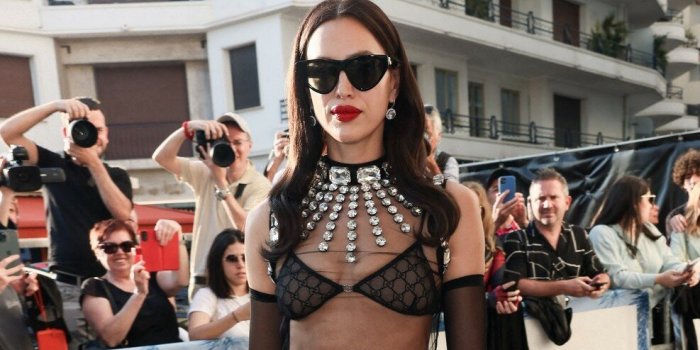 Irina Shayk sexy sur la Croisette : la mannequin prend la pose en lingerie transparente 