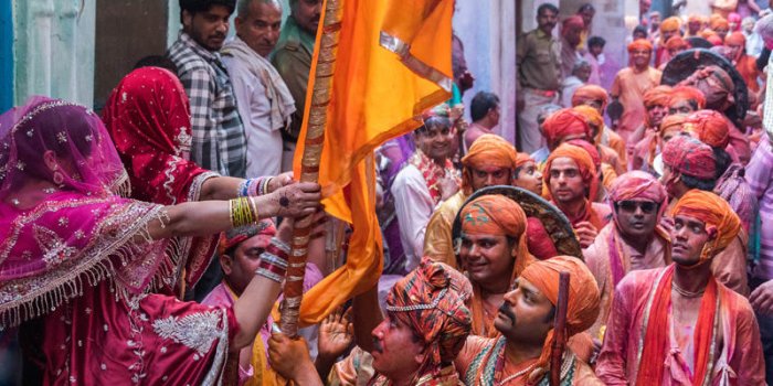 EN IMAGES Holi Festival : les Indiens c&eacute;l&egrave;brent le printemps... haut en couleurs 