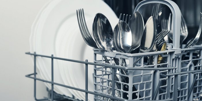 Lave-vaisselle : faut-il l'ouvrir directement après la fin du cycle ?