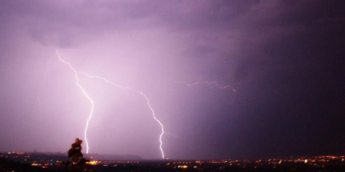 EN IMAGES Des orages spectaculaires frappent la France 