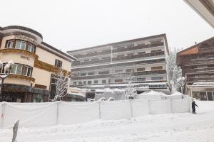 Incendie de Crans-Montana : un ancien employé des Moretti dénonce leur gestion du personnel