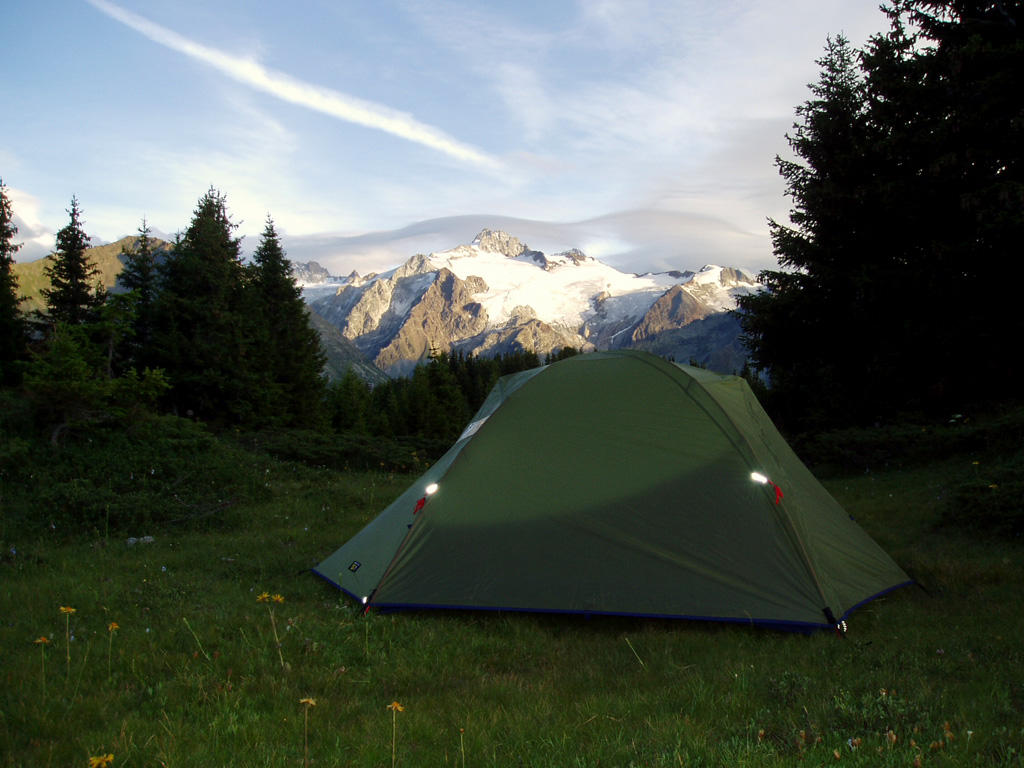 Mountains camping. Палатка в горах. Кемпинг Карпаты. A frame палатка. Mountain Camp.