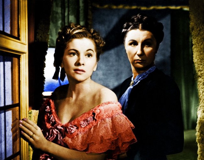 Olivia de Havilland : son lien surprenant avec Catherine Deneuve