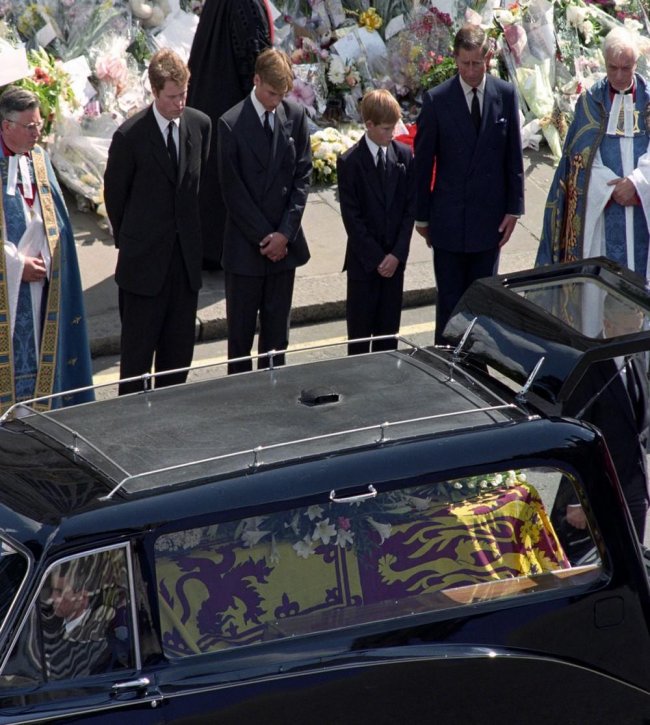 Lady Diana aurait été assassinée sur ordre de la famille britannique