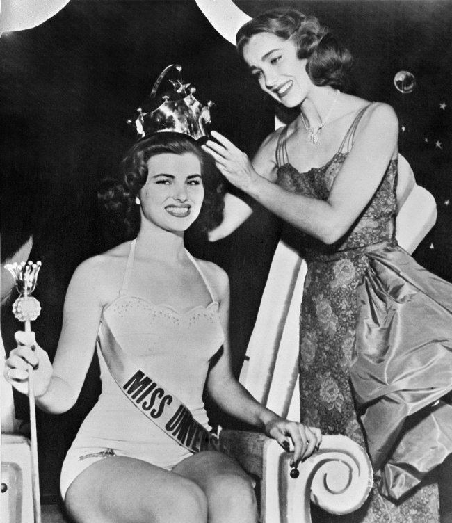 Christiane Martel a été élue Miss Univers en 1953 avec son titre de Miss Cinémonde