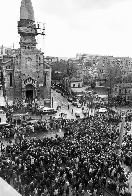 15 mars 1978 : les Français assistent, incrédules, à l’enterrement de Claude François
