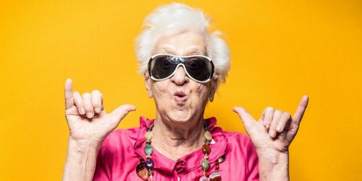 Top 10 des blagues à faire à ta grand-mère, c'est la marrade avec mémé