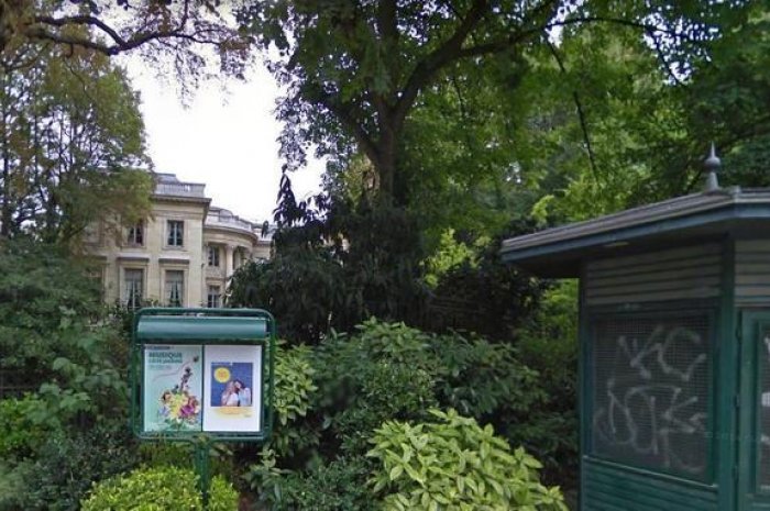 C'est ce bâtiment, situé près du parc Monceau, qui a été utilisé pour représenter la demeure des Lenverpré