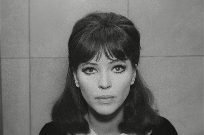 Anna Karina dans le film Alphaville de Jean-Luc Godard en 1965