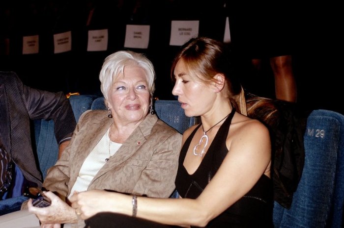 Mathilde Seigner en compagnie de Line Renaud en novembre 2005