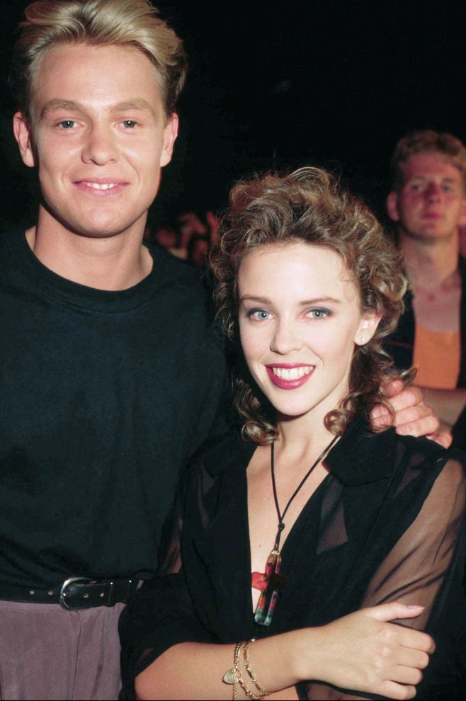 Kylie Minogue et Jason Donovan en 2001