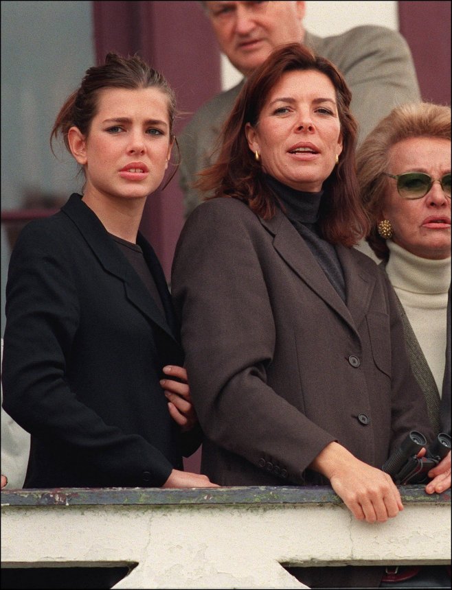 Charlotte Casiraghi et sa mère Caroline de Monaco en 2000