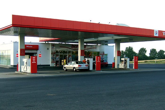 3. Total : une station-essence propose le carburant le moins cher 