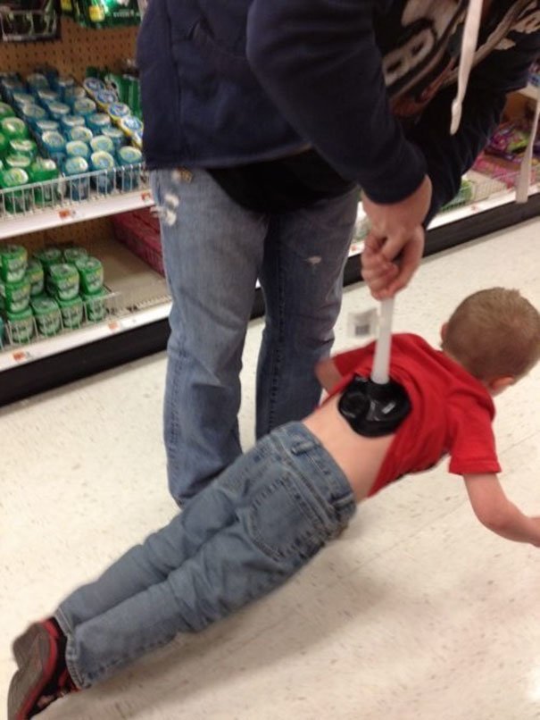 Quand papa emmène son fils faire les courses avec lui