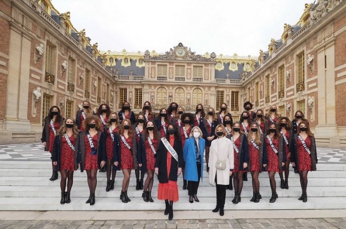 La promotion Miss France 2021 en visite à Versailles