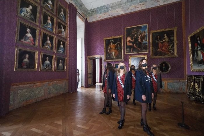 Les Miss découvrent le château de Versailles