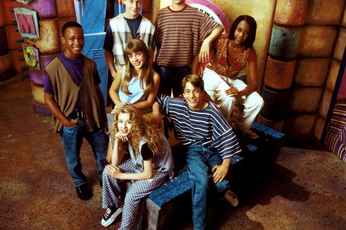 Justin Timberlake (en milieu en haut) dans l'émission "Mickey Mouse Club" à la fin des années 80