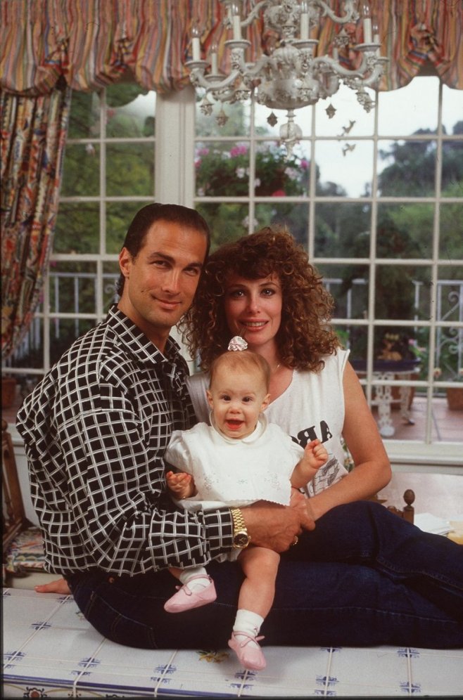 Kelly LeBrock avec Steven Seagal et leur fille, en 1989