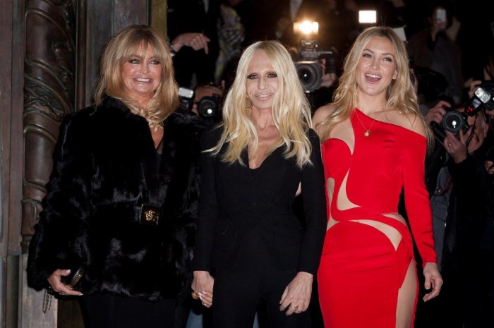 Kate Hudson, Donatella Versace et Goldie Hawn en 2015