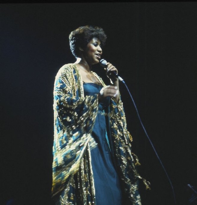 Aretha Franklin sur scène en 1980