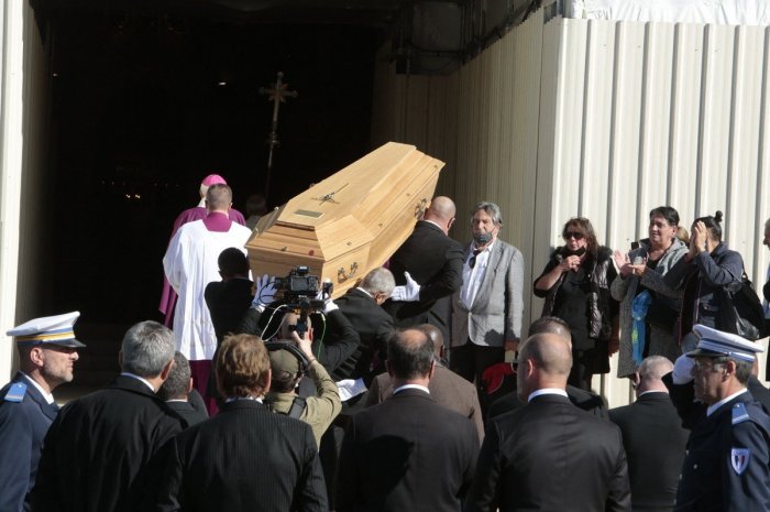 Le cercueil de Bernard Tapie à Marseille