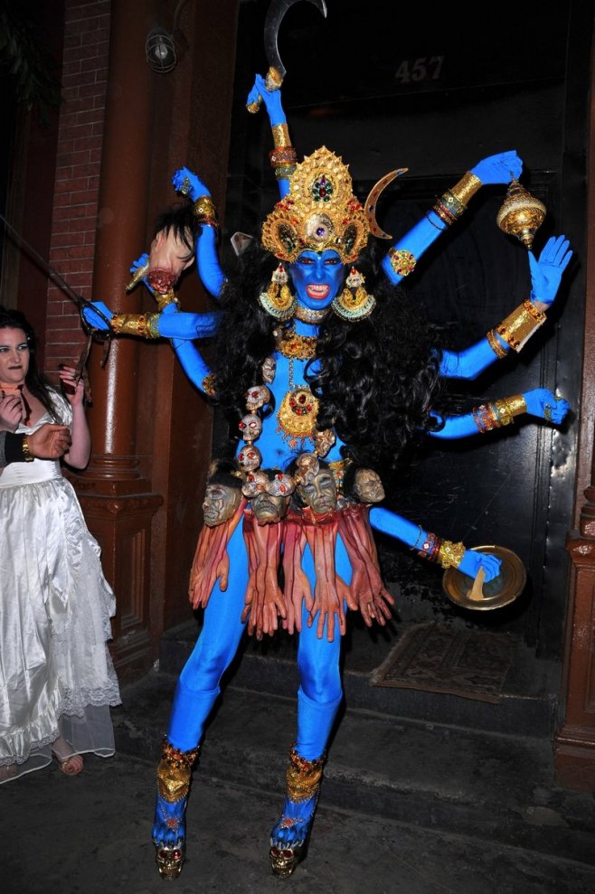 Heidi Klum réincarnée en déesse indienne Shiva