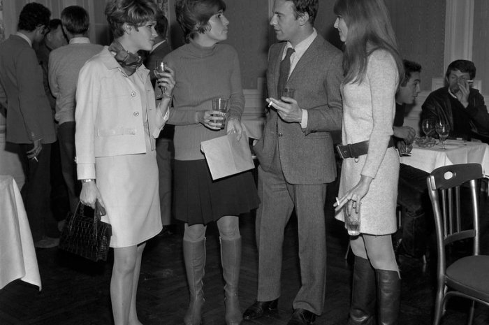 Nadine Trintignant (deuxième à gauche) en 1966